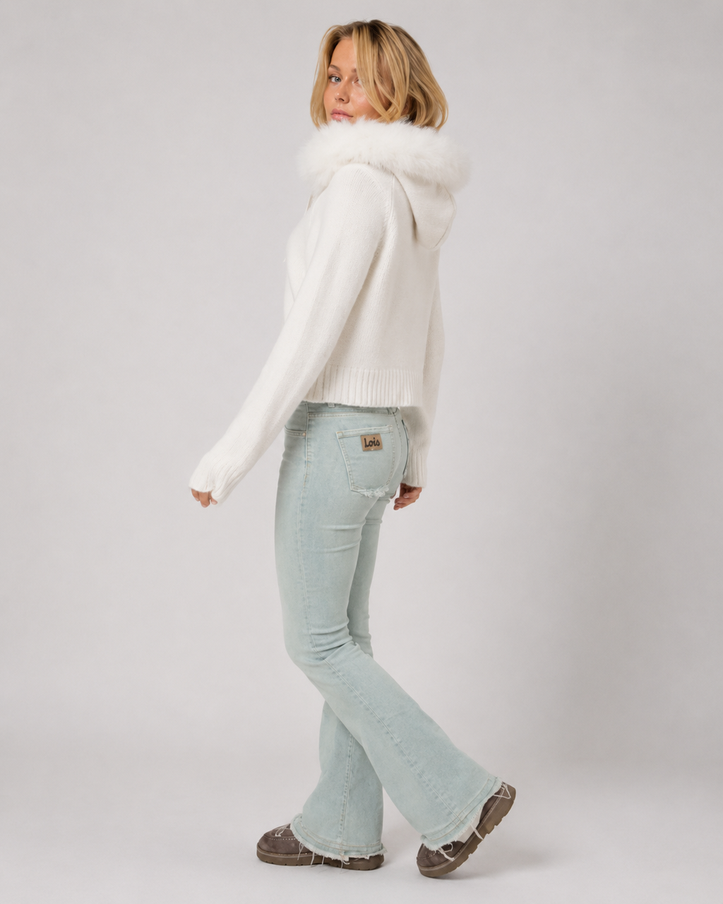 Chilly Days Ahead – Soft Knit Zip Cardigan with Faux Fur Collar