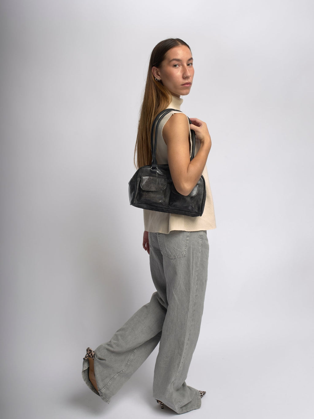 Distressed Leather Shoulder Bag UK – Urban Style for Everyday Use, Smart Casual & Office Wear