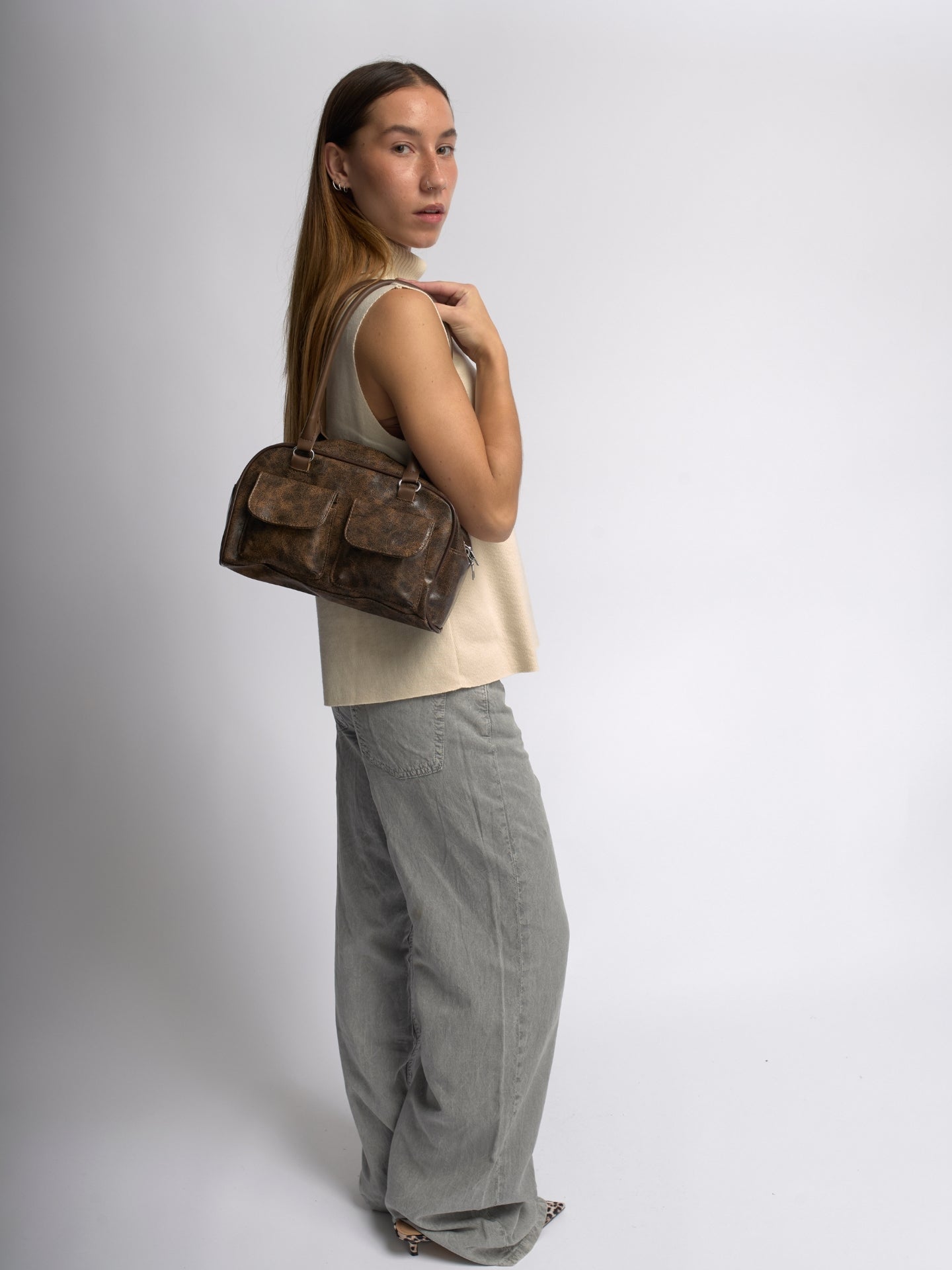 Distressed Leather Shoulder Bag UK – Urban Style for Everyday Use, Smart Casual & Office Wear