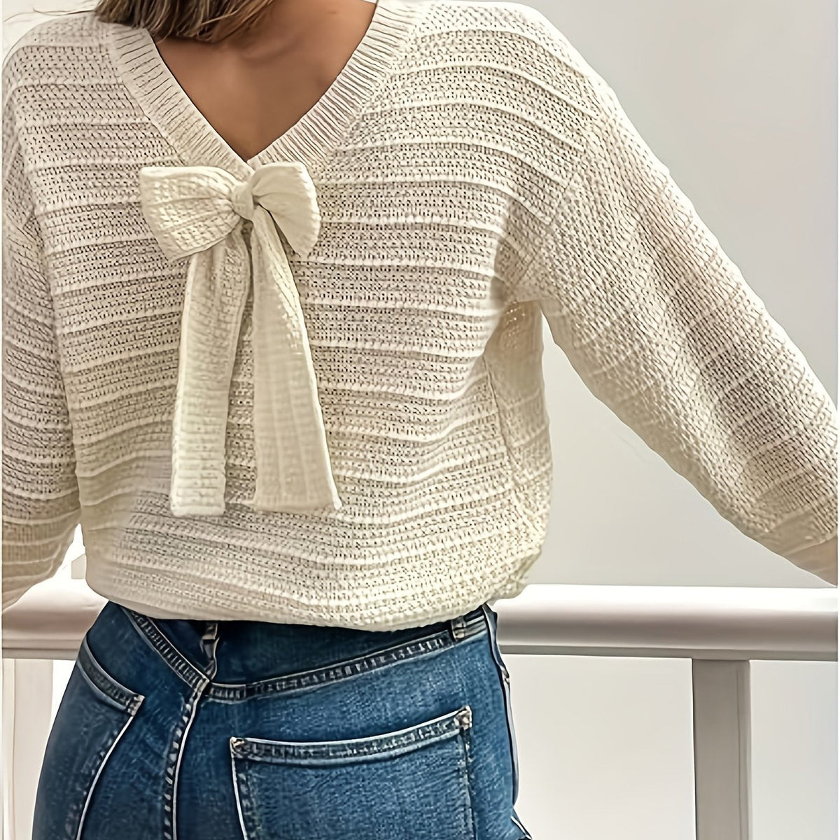 Bow-Detail Knit Sweater in Comfortable Fabric for Casual Wear