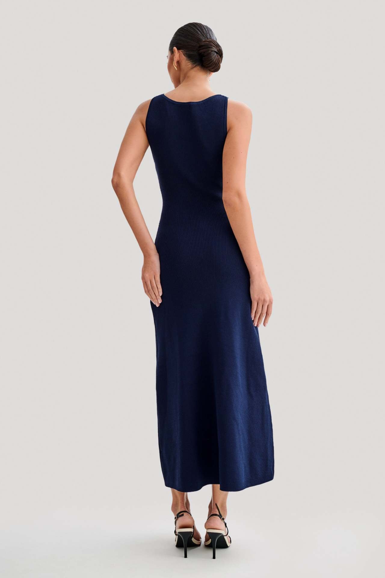 Sleeveless Ribbed Maxi Dress with Button-Down Front for Casual Outings