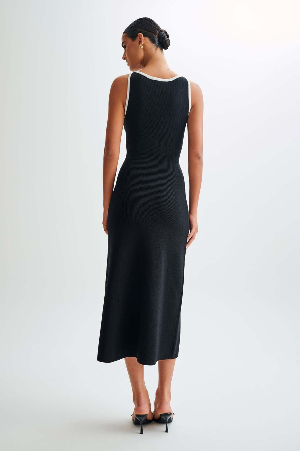 Sleeveless Ribbed Maxi Dress with Button-Down Front for Casual Outings