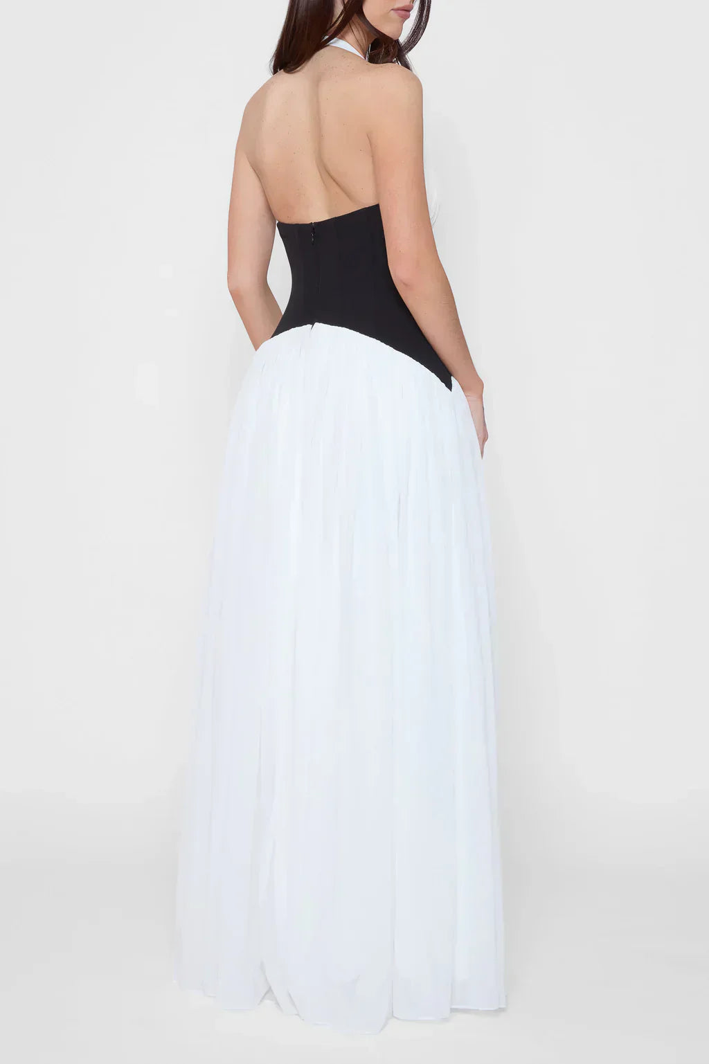 Sculpting Halterneck Maxi Dress with Plunge Neckline for Evening Events
