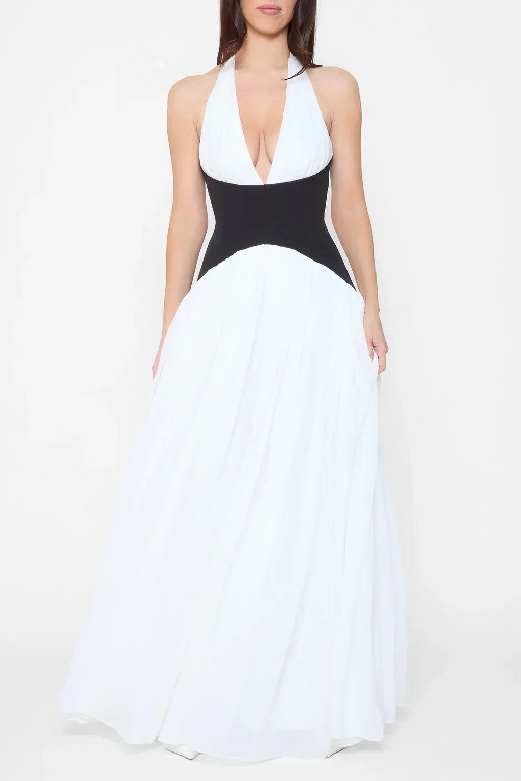 Sculpting Halterneck Maxi Dress with Plunge Neckline for Evening Events
