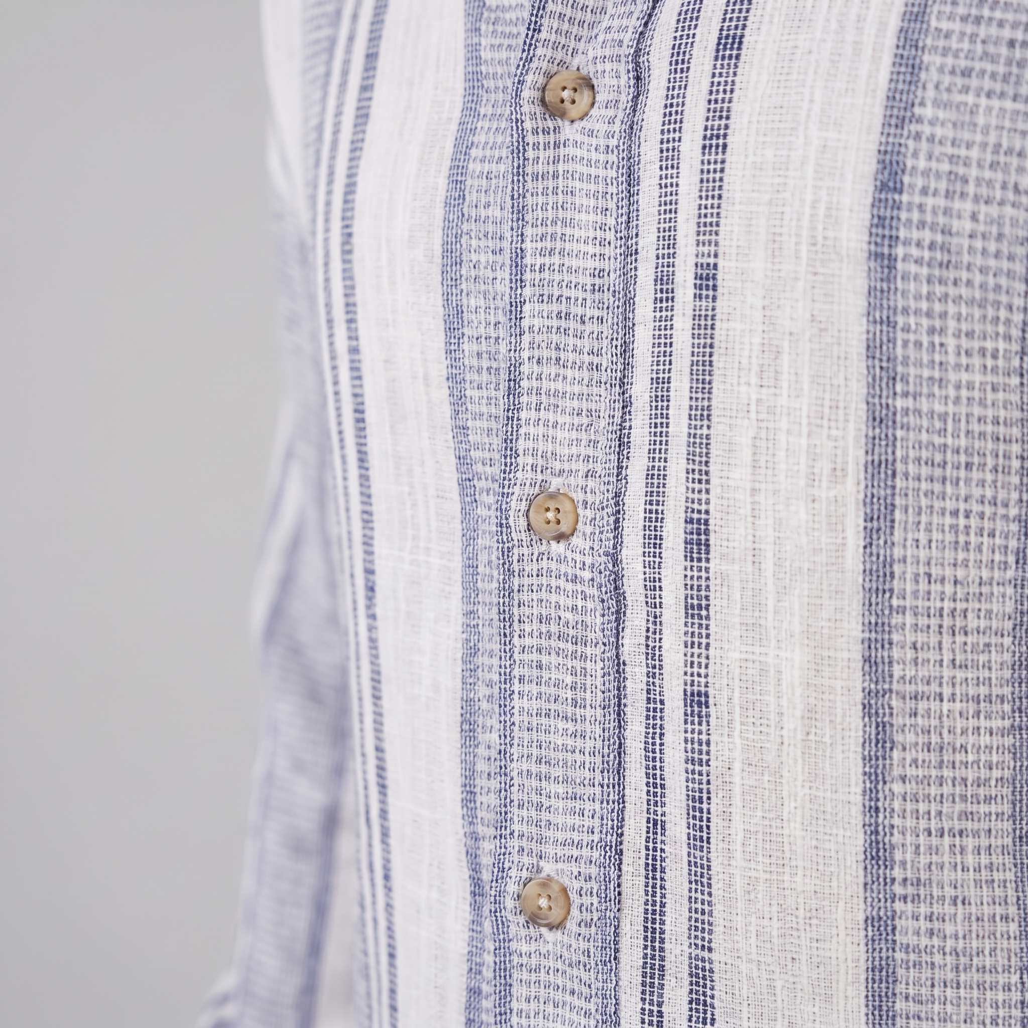 Men's Textured Stripe Summer Button-Up Shirt for Casual Wear
