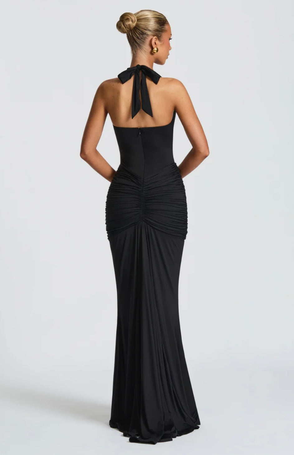 Ruched Bodycon Maxi Dress with Plunging Halter Neck for Evening Events