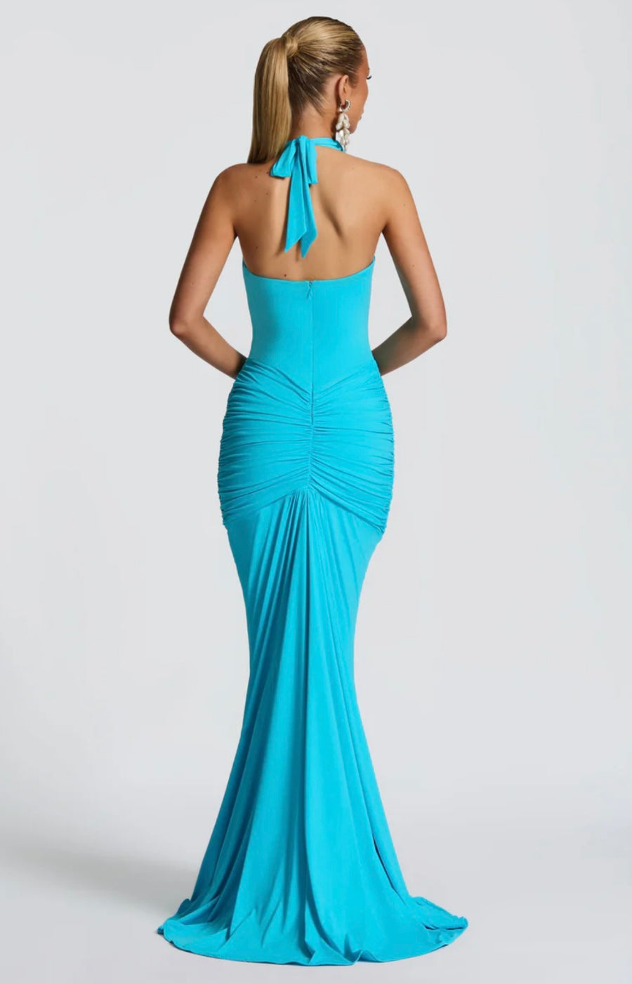 Ruched Bodycon Maxi Dress with Plunging Halter Neck for Evening Events