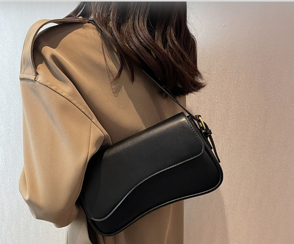 Vegan Leather Shoulder Bag Women UK – Crescent Design for Brunch, Smart Casual