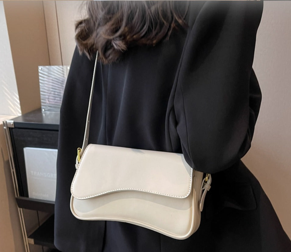 Vegan Leather Shoulder Bag Women UK – Crescent Design for Brunch, Smart Casual
