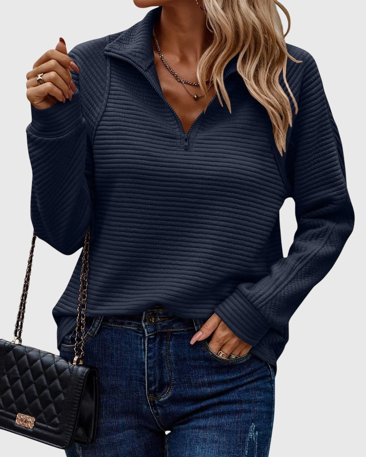 Elegant Zipper Jumper in Soft Fabric for Casual and Chic Outfits