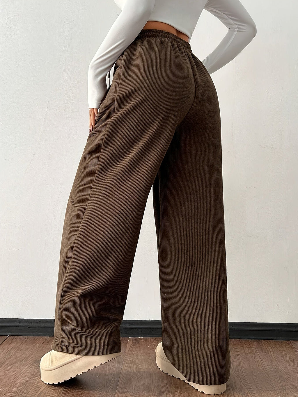 Relaxed Wide-Leg Pants in Soft Fabric for Casual Wear and Comfort