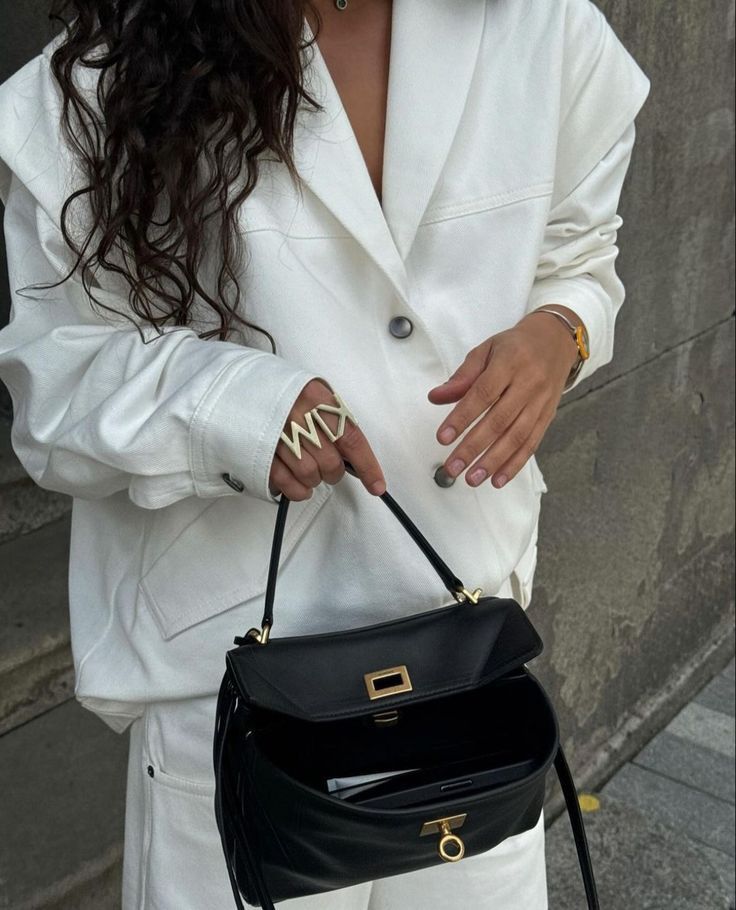 Chic Crossbody Bag UK – Adjustable Strap Handbag, Smart Casual Office Wear Evening